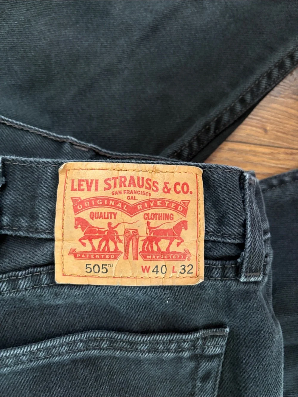 Men’s Levi's Black 505 Straight Jeans with Signature Patch